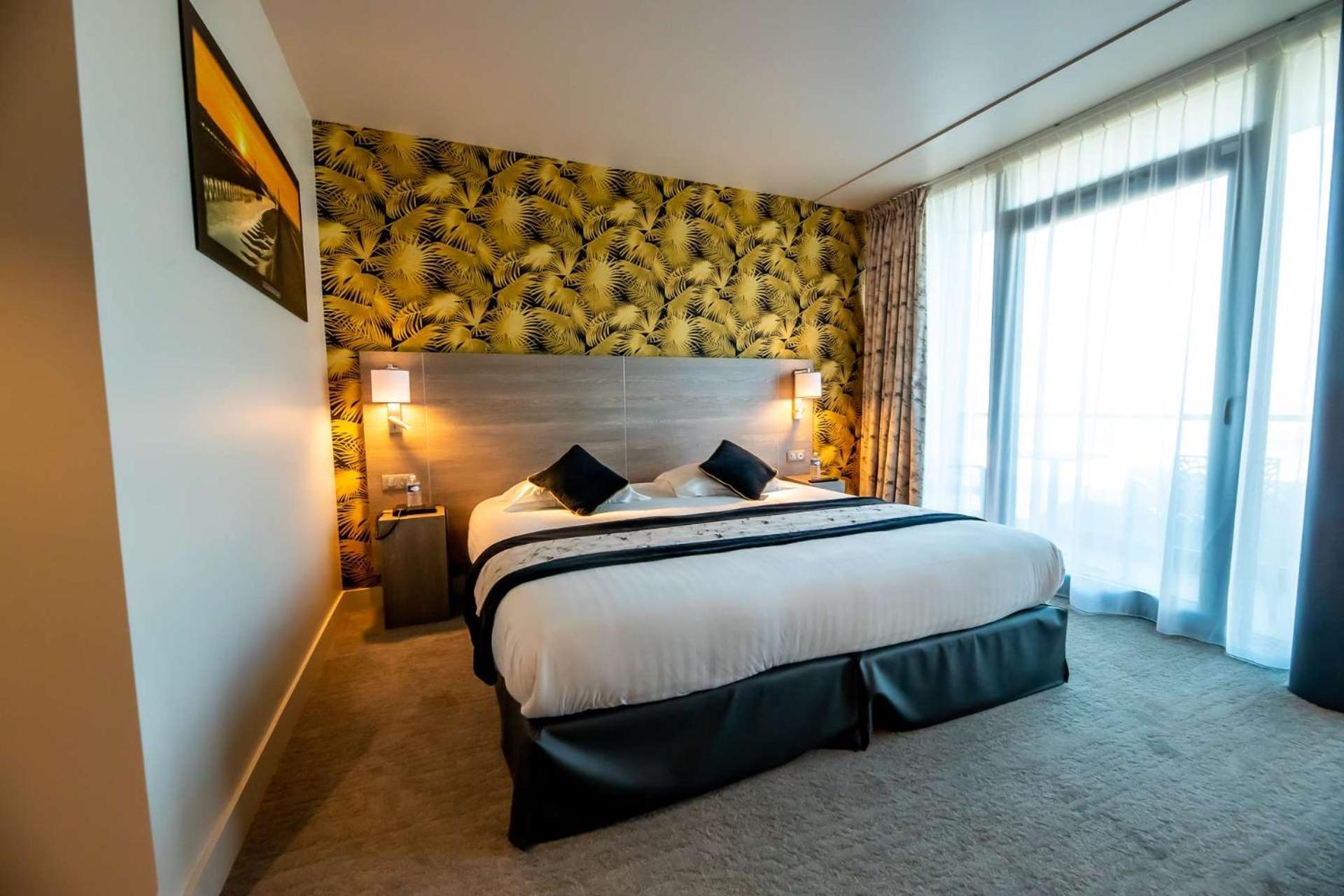 Brit Hotel Eden Spa Онфльор Екстериор снимка