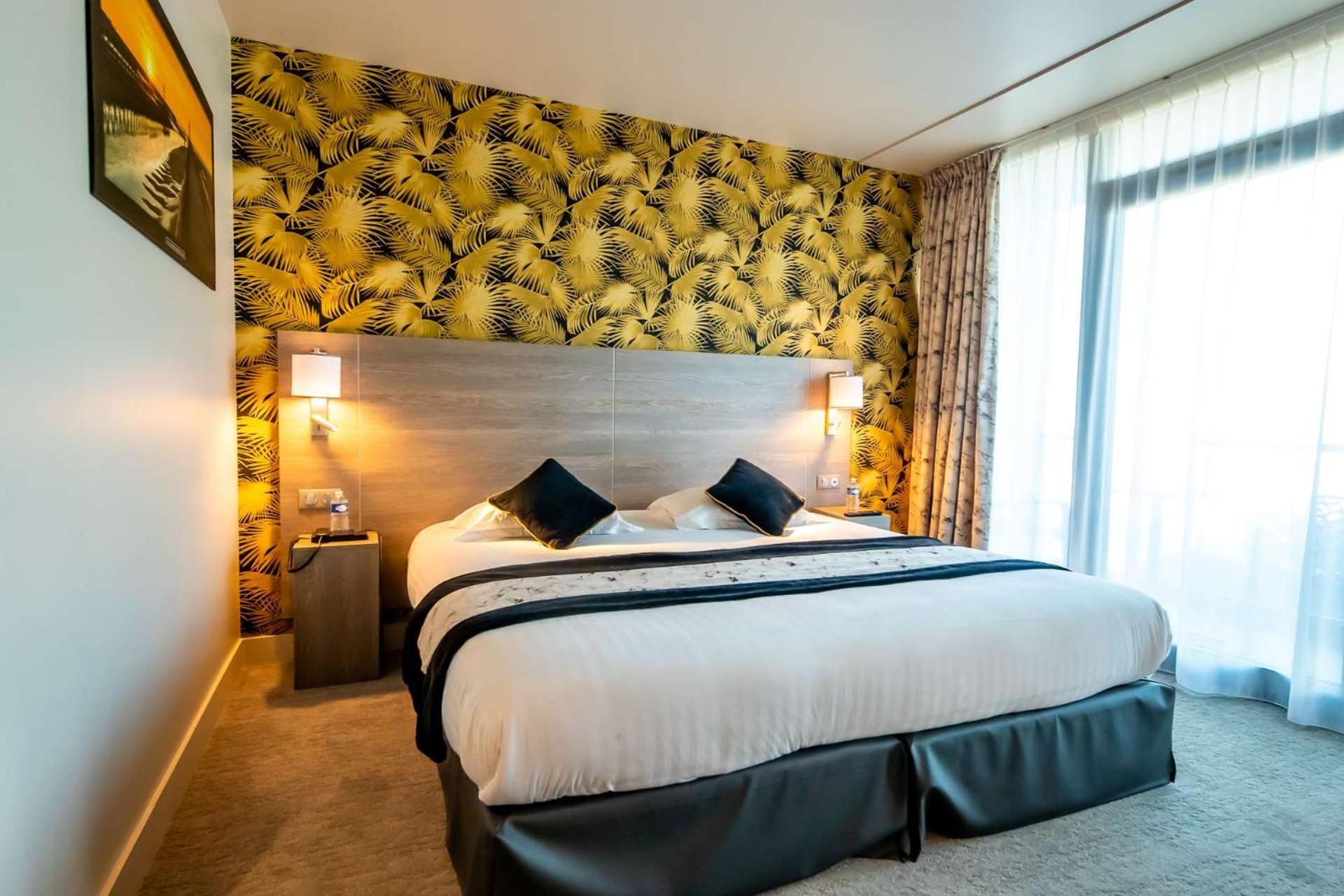 Brit Hotel Eden Spa Онфльор Екстериор снимка