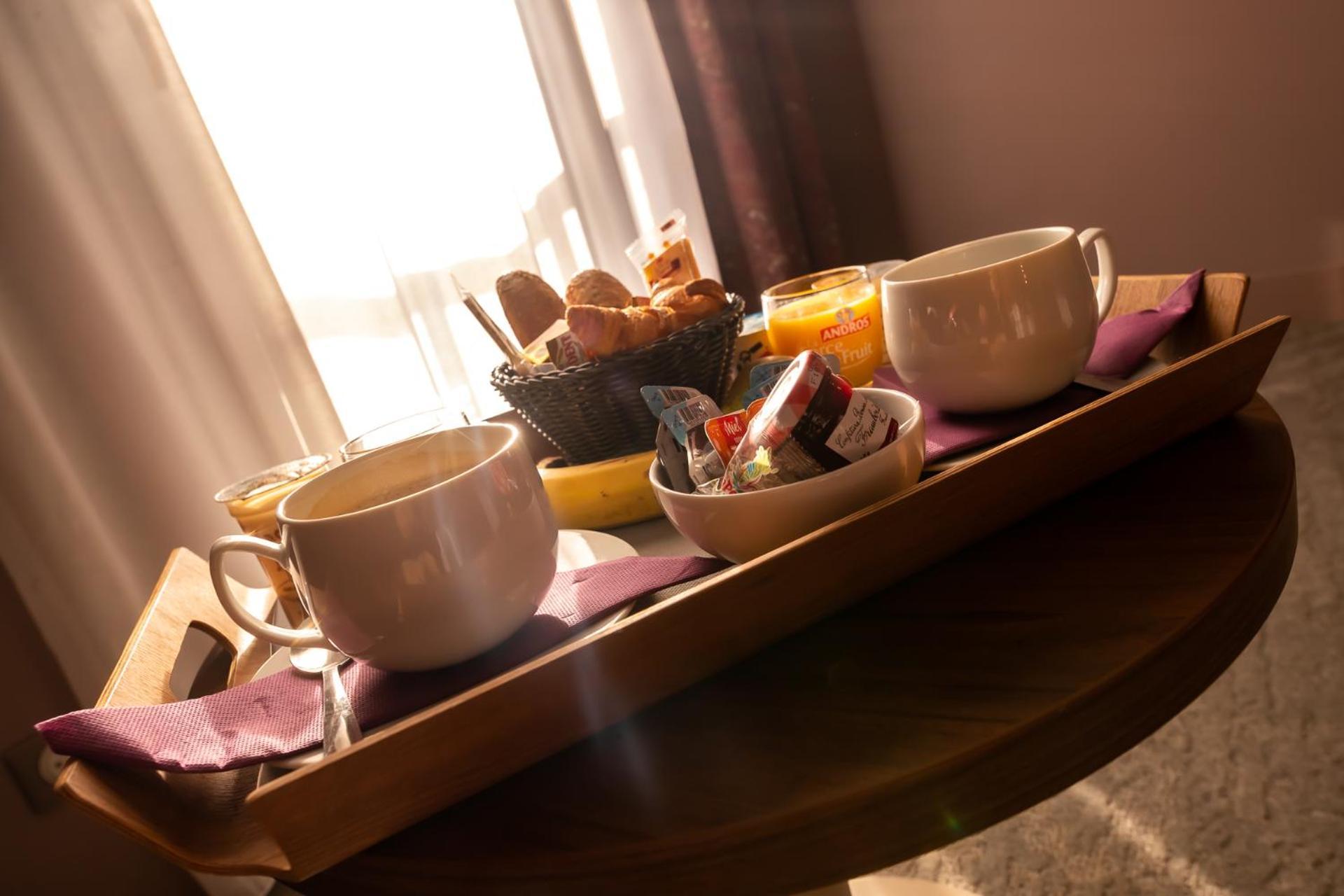 Brit Hotel Eden Spa Онфльор Екстериор снимка